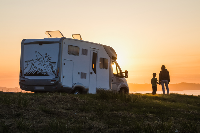 Autocaravana vacaciones familia.