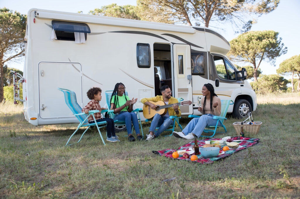 Viaje en grupo con una autocaravana.