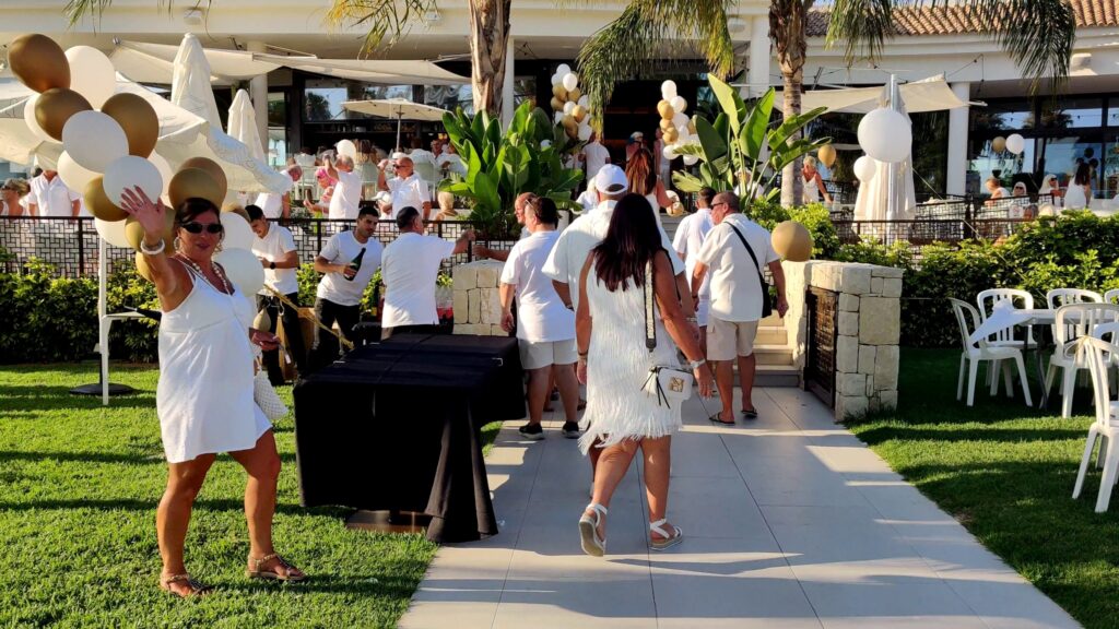 Fiesta de verano en camping de Benidorm | White Party 2025 en Villamar
